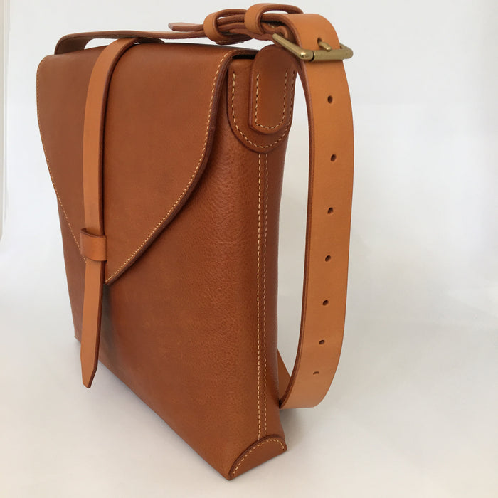 Shoulder Bag ( Messenger Style) in tan hide (MAM238)