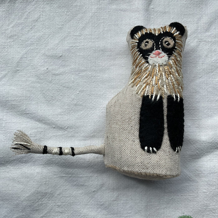 Cat pin cushion/toy (LW251)