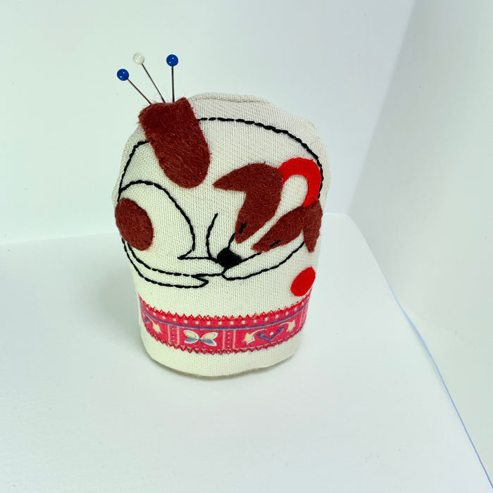 'Little Brown Dog' pin cushion/needle holder (LW343)