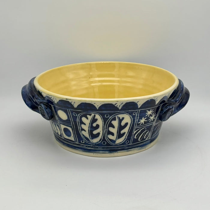Shallow dish with handles (AH817)