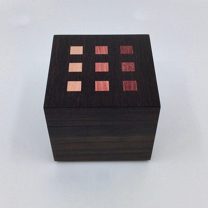 Red Grid Box (KS33)