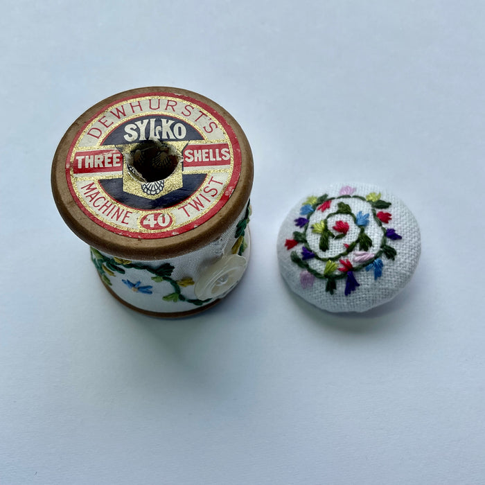 Embroidered cotton reel with button (LW254)