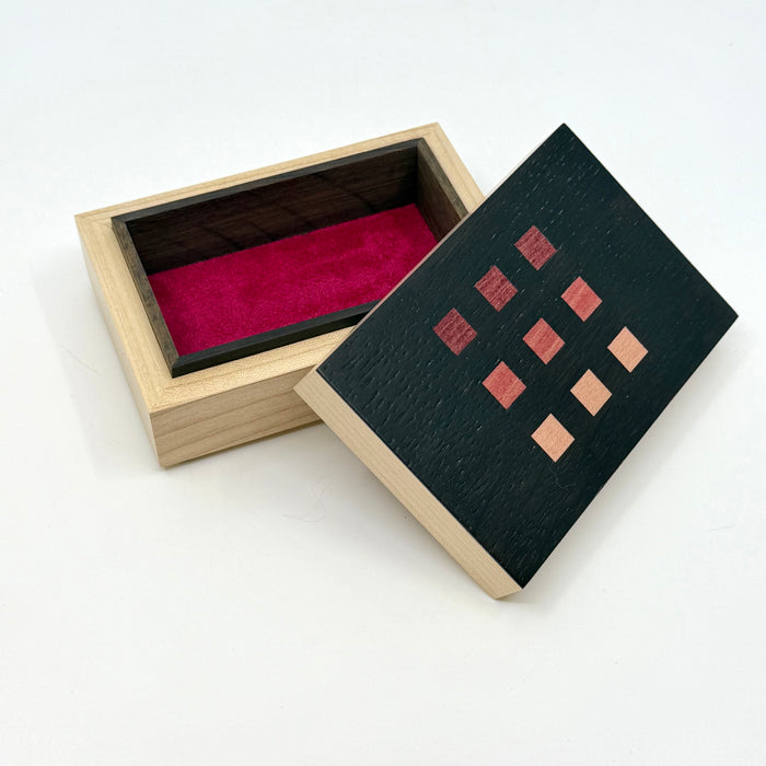 Red Grid Tray Box (KS131)