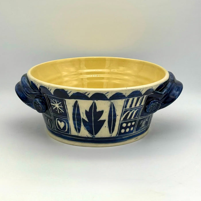 Shallow dish with handles (AH817)