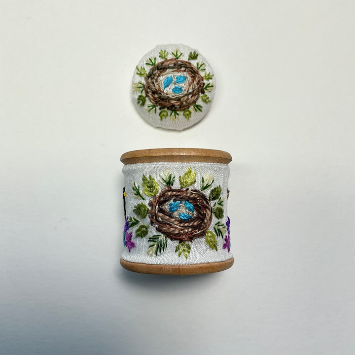 Black bird and Nest cotton reel with button ( LW339)