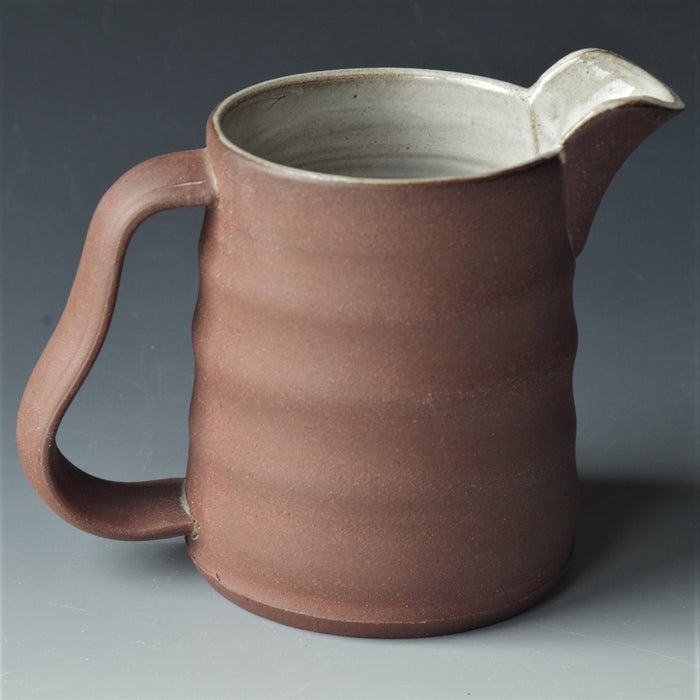 Small red jug (AY60)