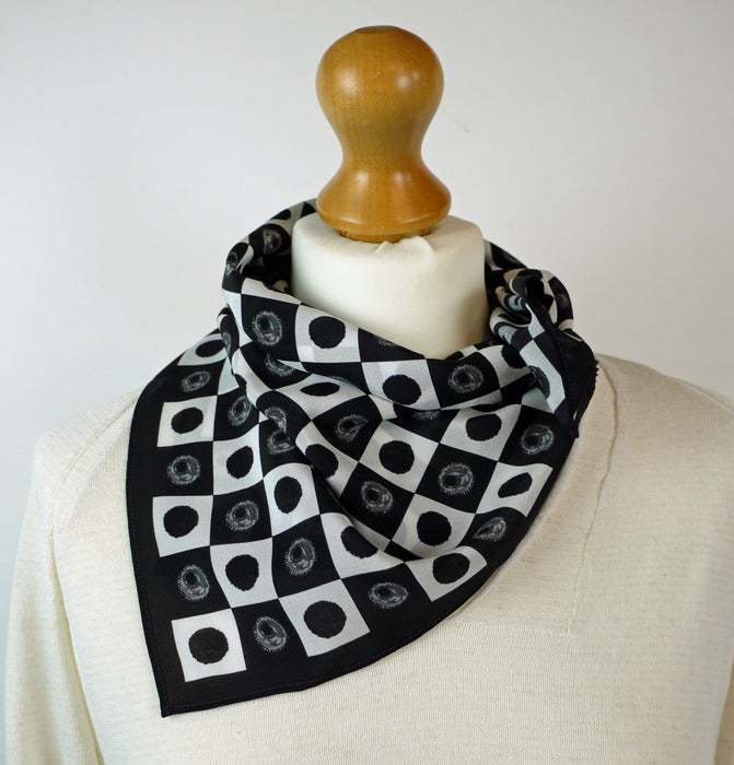 'Black and White Checkers' square silk scarf (AN45)