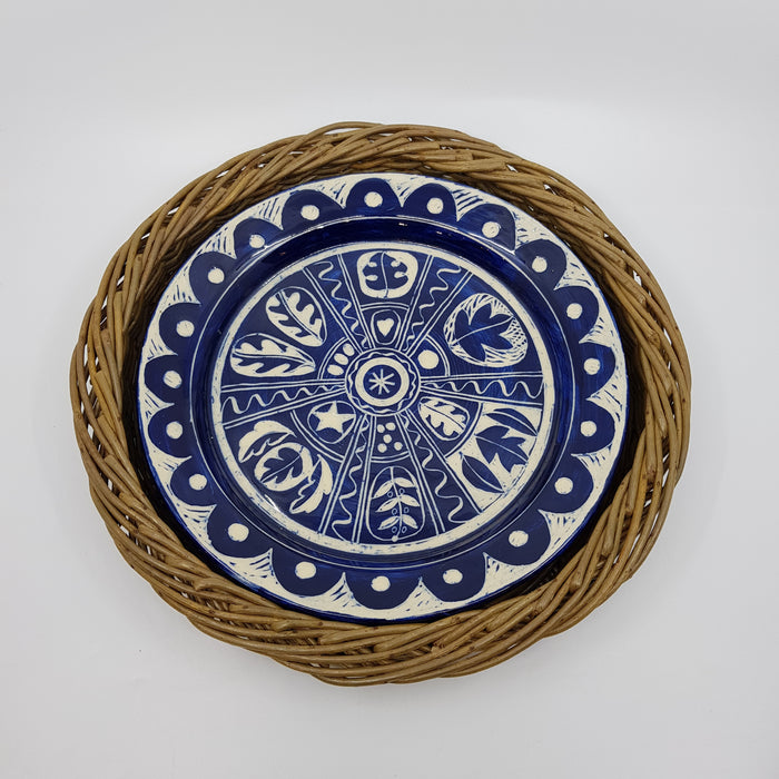 'Engraved' large charger in a basket (AH674)