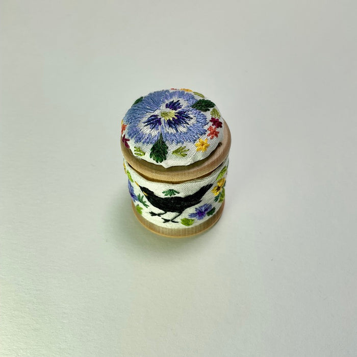 Black bird and Pansy cotton reel with button ( LW337)