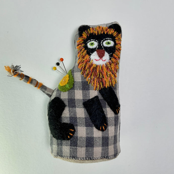 Dandy lion pin cushion  (LW341)