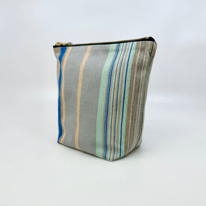 Handwoven pouch (HF040F)