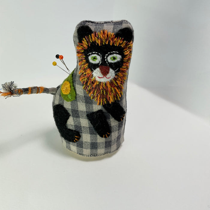 Dandy lion pin cushion  (LW341)