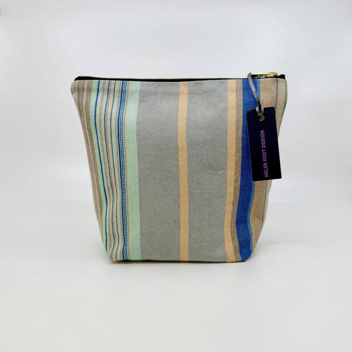 Handwoven pouch (HF040F)