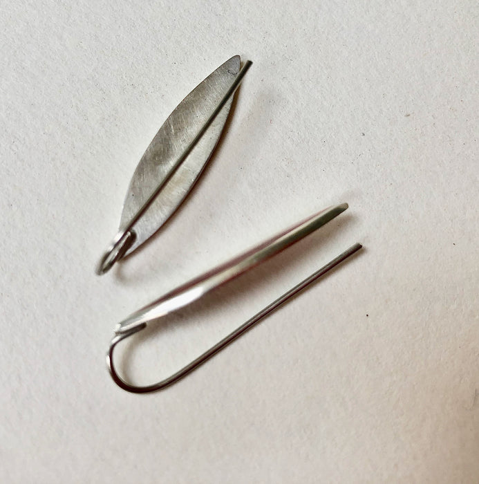 Long 'Leaf' drop earrings, red (HSL1R)