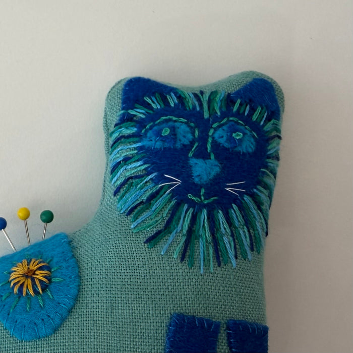 Turquoise Lion pin cushion (LW351)