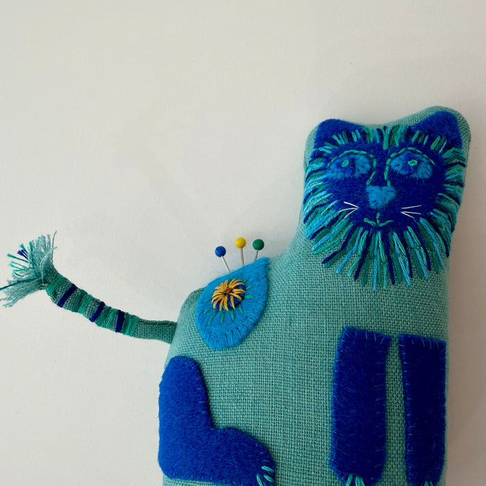 Turquoise Lion pin cushion (LW351)