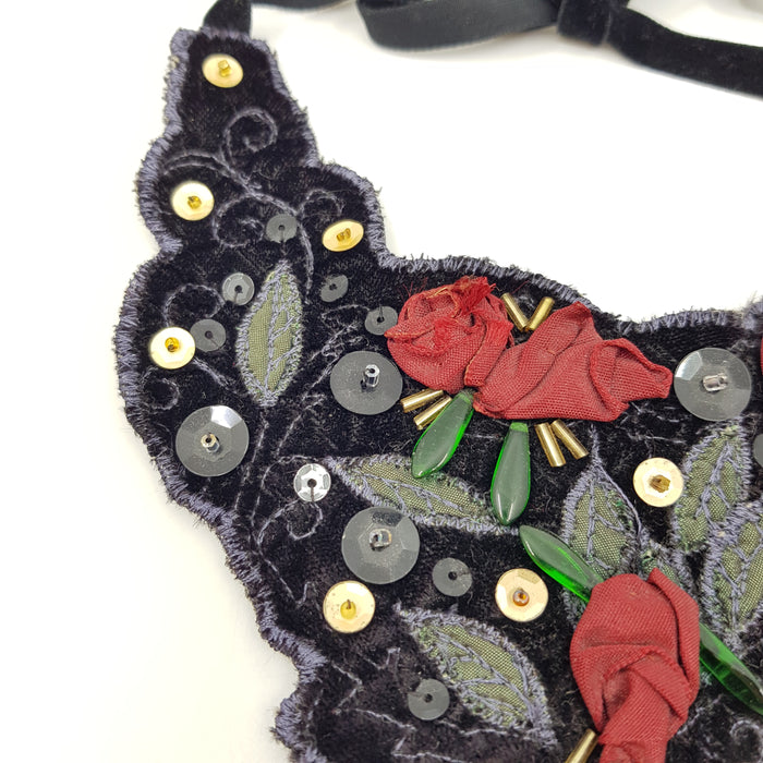 Roses Black neckpiece (JK155)