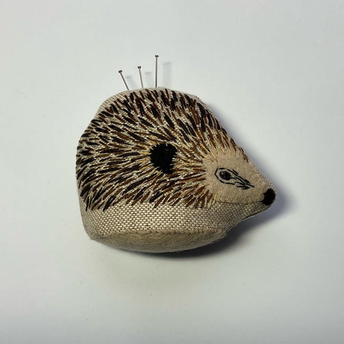 Hedgehog pin cushion/needle holder (LW247)