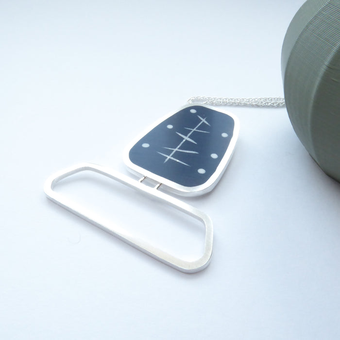 Atomic Wide Pendant chalk/ink (ST344)