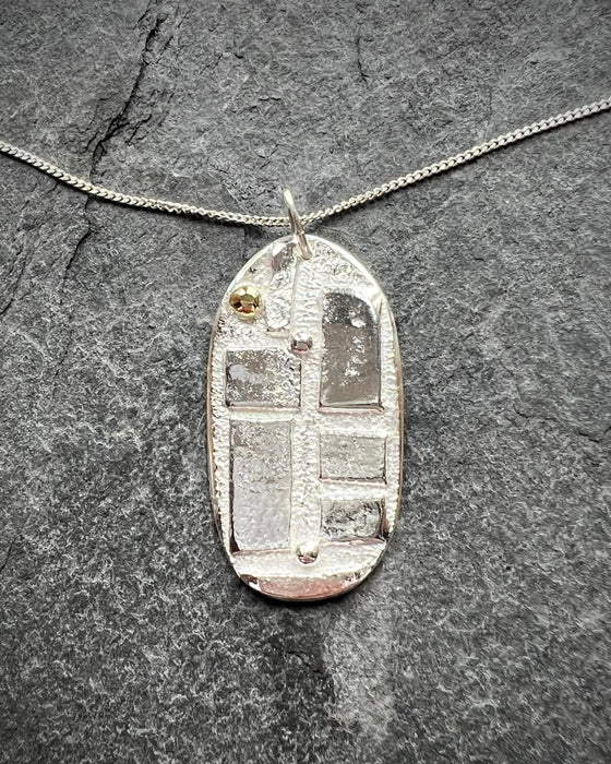Oval Pendant (UAP437)