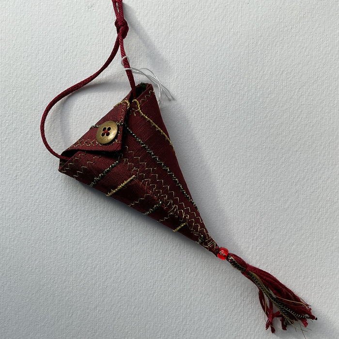 Small Triangular Purse ( LW323)