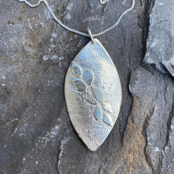 Floating Leaves pendant, silver (UAP385)