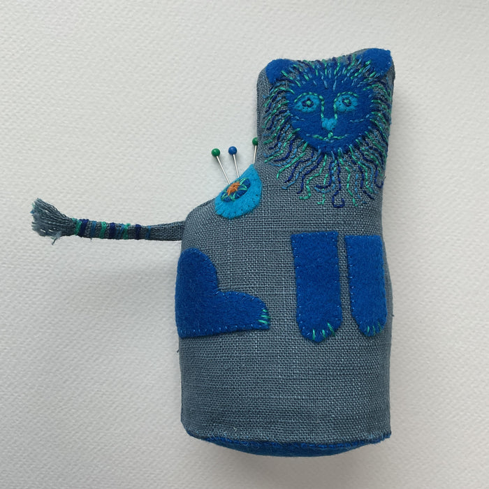 Blue lion pin cushion (LW346)