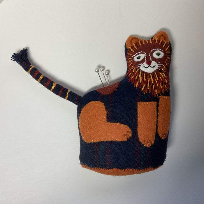 Navy Lion pin cushion (LW267)