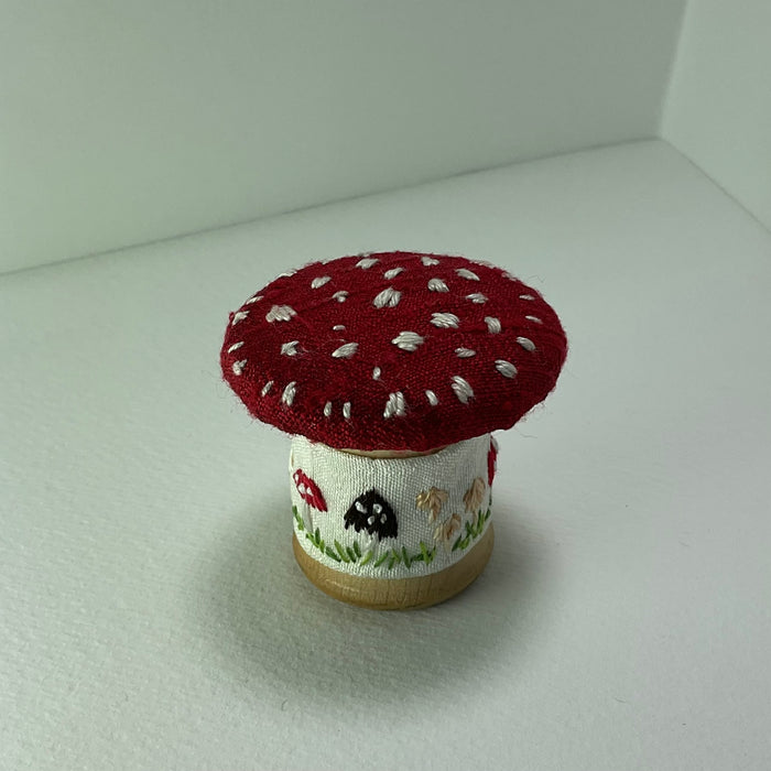 Toadstool cotton reel with button ( LW327)