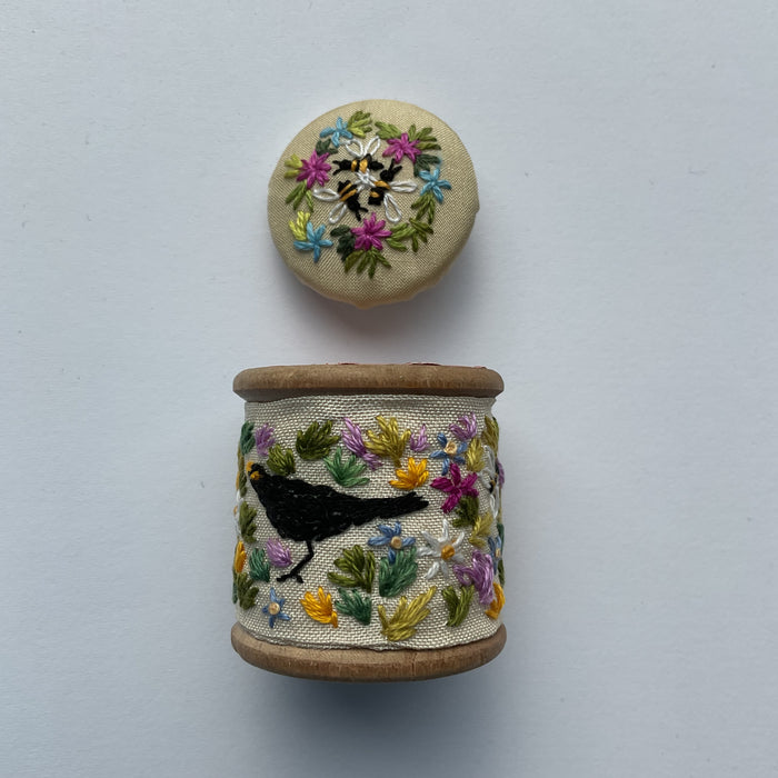 Blackbird & Bees embroidered cotton reel with button (LW257)