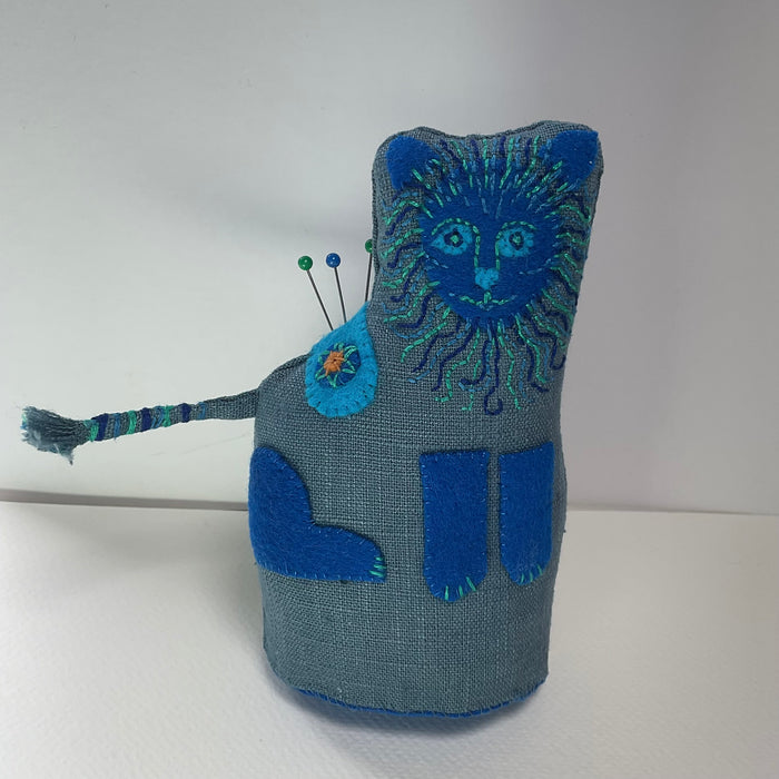 Blue lion pin cushion (LW346)