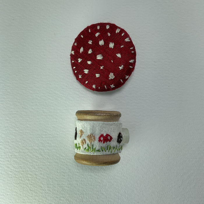 Toadstool cotton reel with button ( LW327)