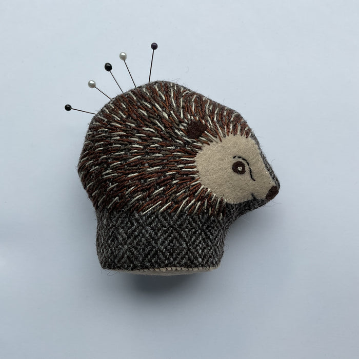 Hedgehog pin cushion (LW261)