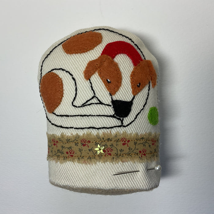 Brown Dog pin cushion/needle holder (LW266)