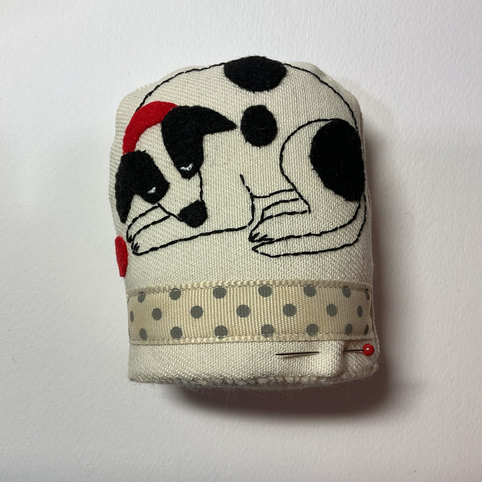 Dog pin cushion/needle holder (LW273)