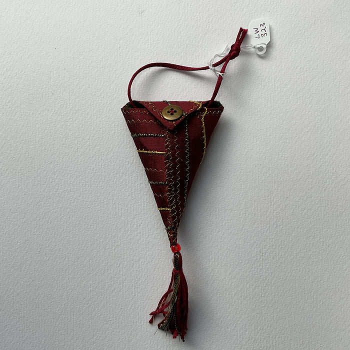 Small Triangular Purse ( LW323)