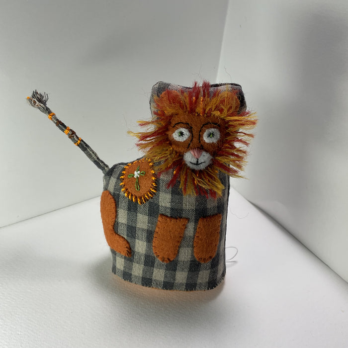 Lion pin cushion (LW328)