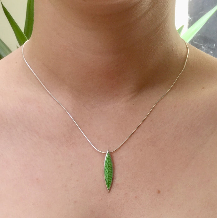 Green enamel 'leaf' pendant (HSL5G)