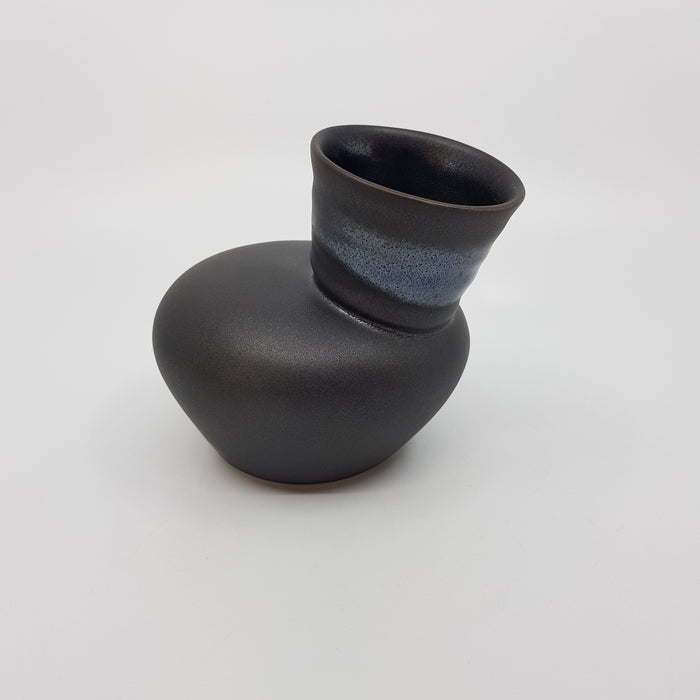 Black Speak Vase, porcelain (JD27)