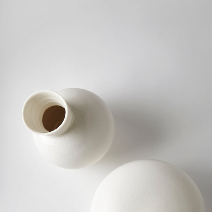 White Speak Vase, porcelain (JD22)
