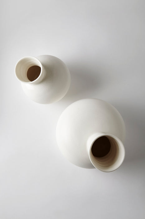 White Speak Vase, porcelain (JD22)