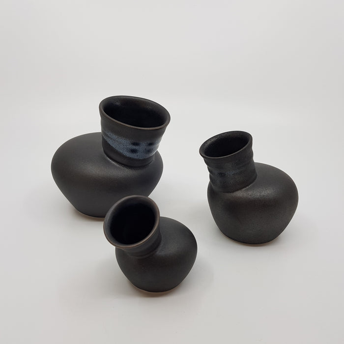 Black Speak Vase, porcelain (JD28)
